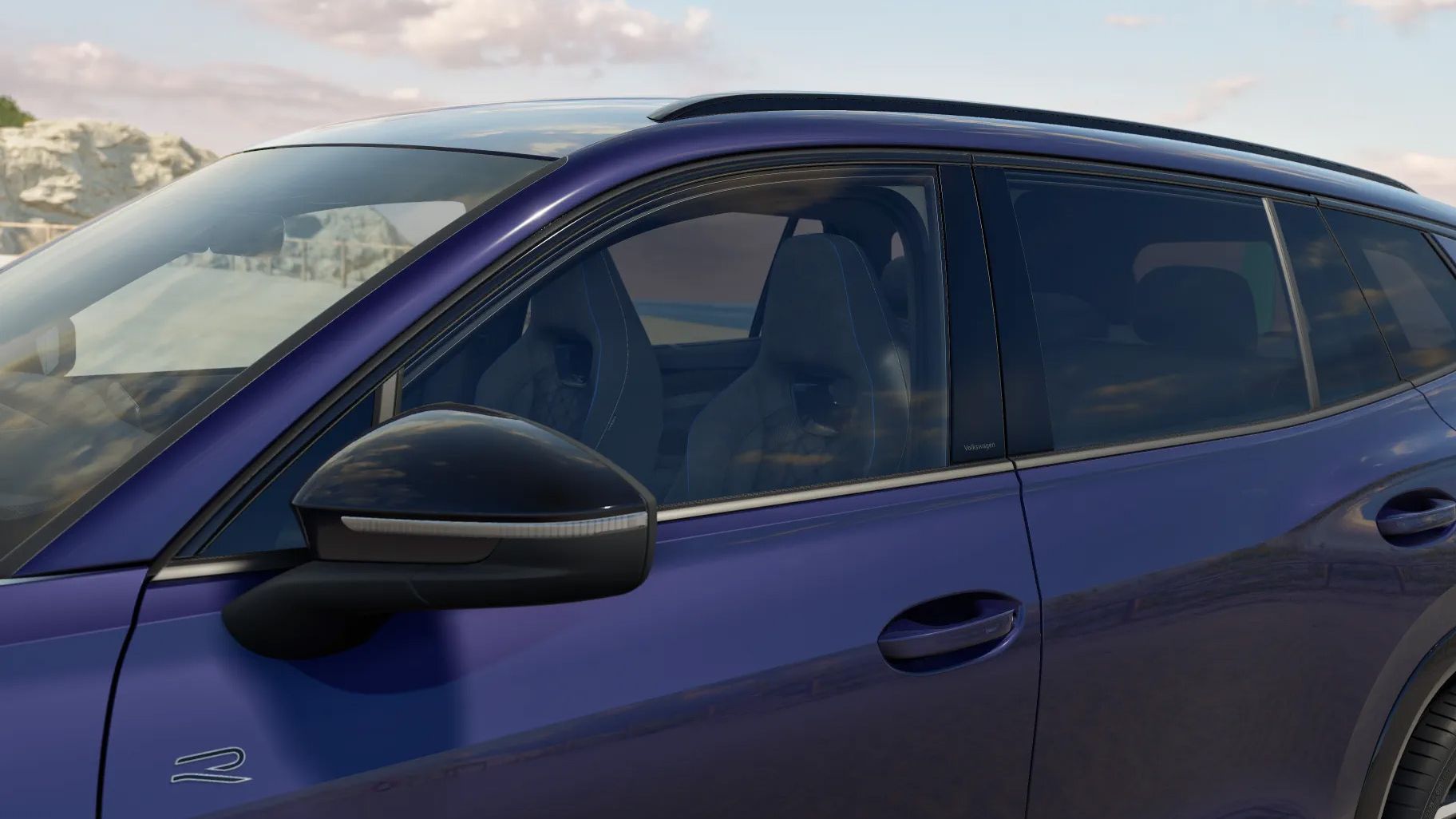 Blick auf das Exterieur eines VW Tayron mit schwarzen Außenspiegeln, schwarzer Dachreling und abgedunkelten Seitenscheiben.