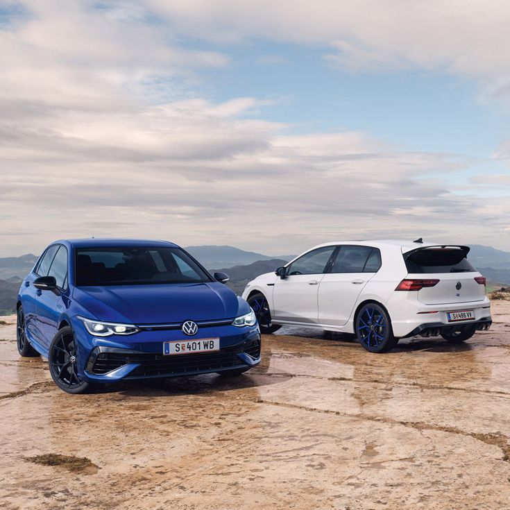Drei VWR Golf Modelle stehen auf einem Parkplatz