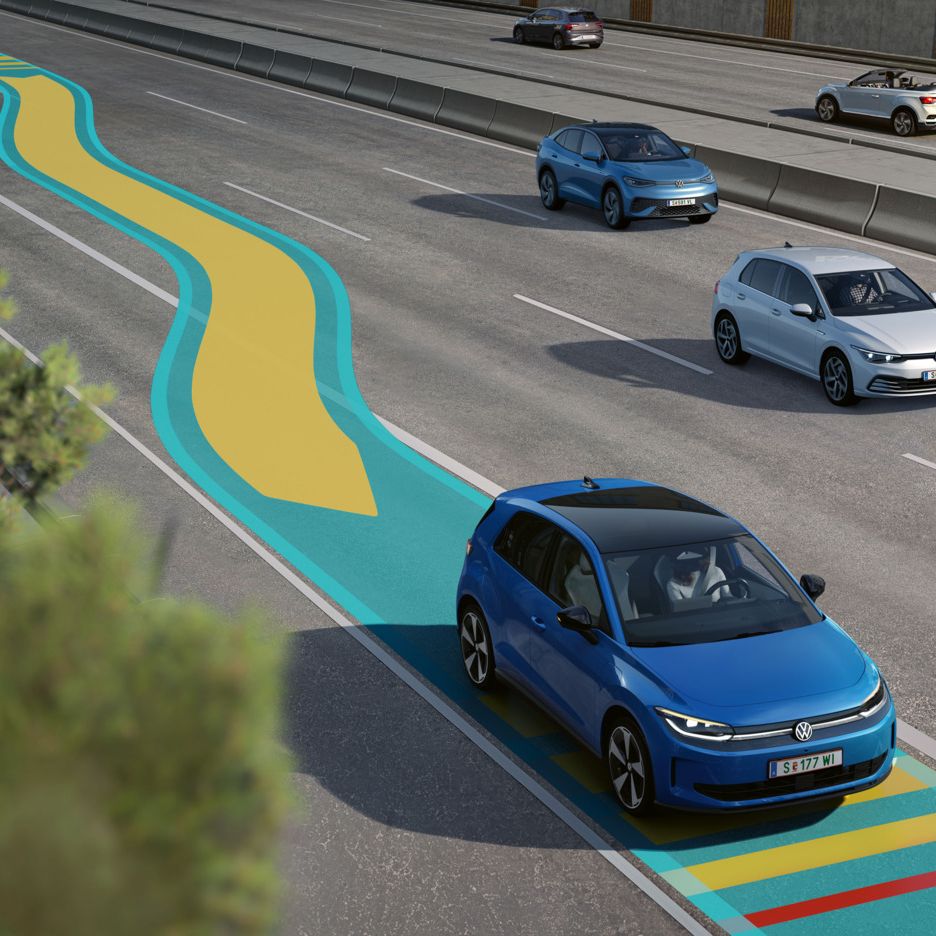 Illustration zeigt schematisch anhand eines blauen VW ID. Polo die Funktionsweis des Emergency Assist