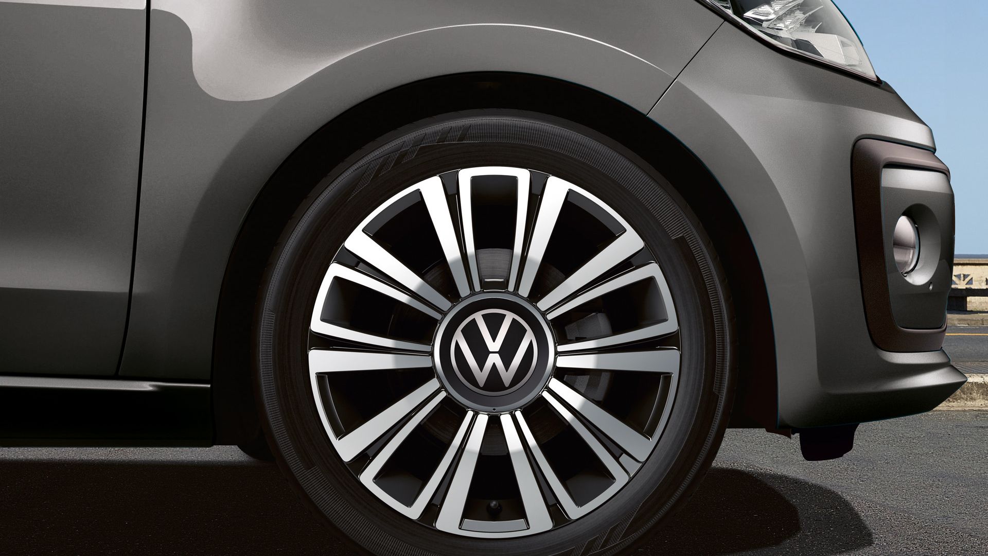Detailaufnahme der Felge la boca black des VW up!