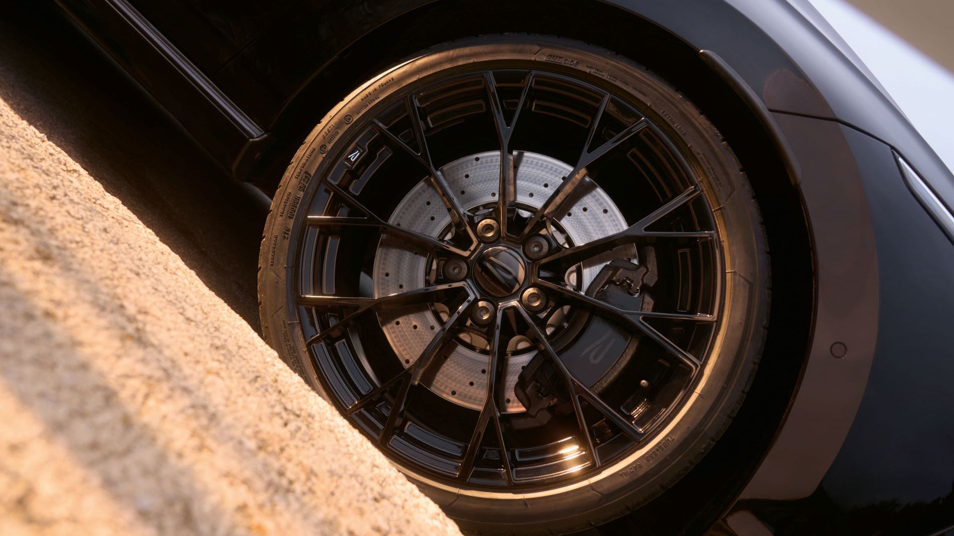 Detailshot von der Felge 19" "Warmenau" vom Golf R 