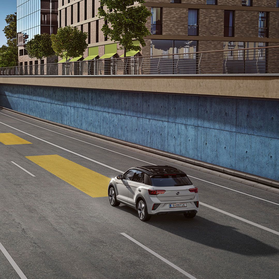 Grafische Darstellung der automatischen Distanzregelung ACC am VW T-Roc