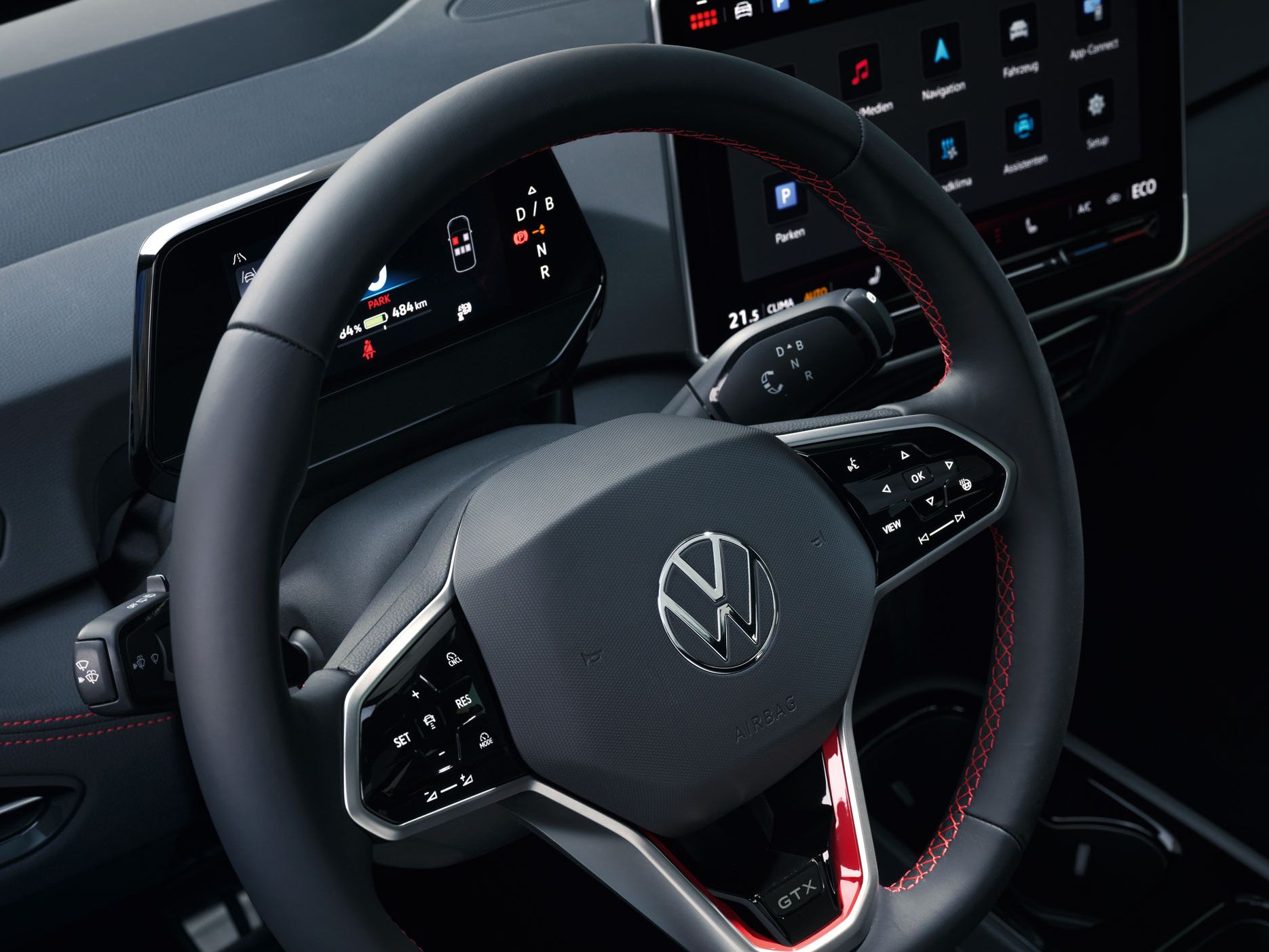 Das Lenkrad des VW ID.3 GTX mit roten Details