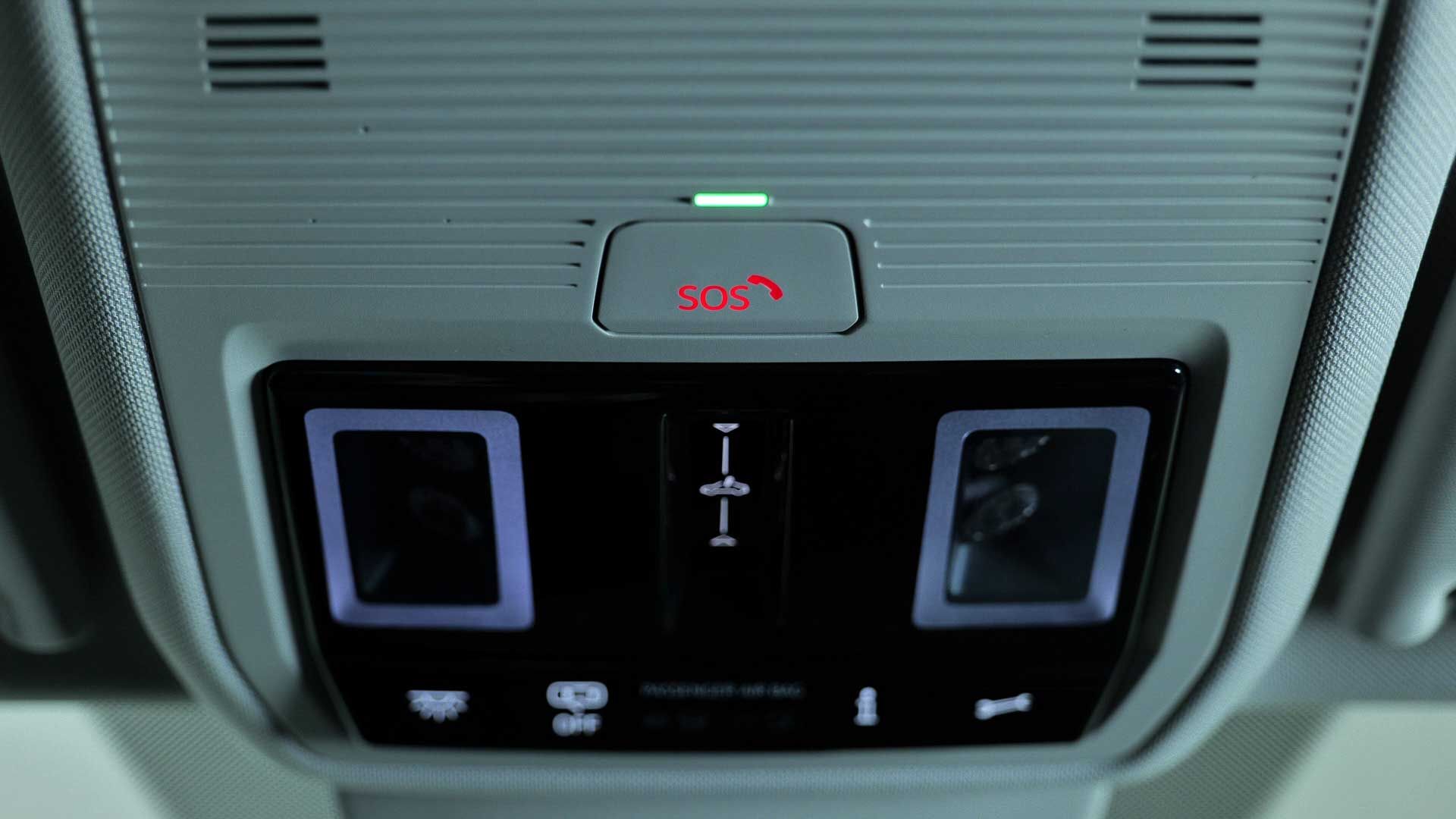 Ansicht des Notrofsystems eCall im Volkswagen Innenansicht