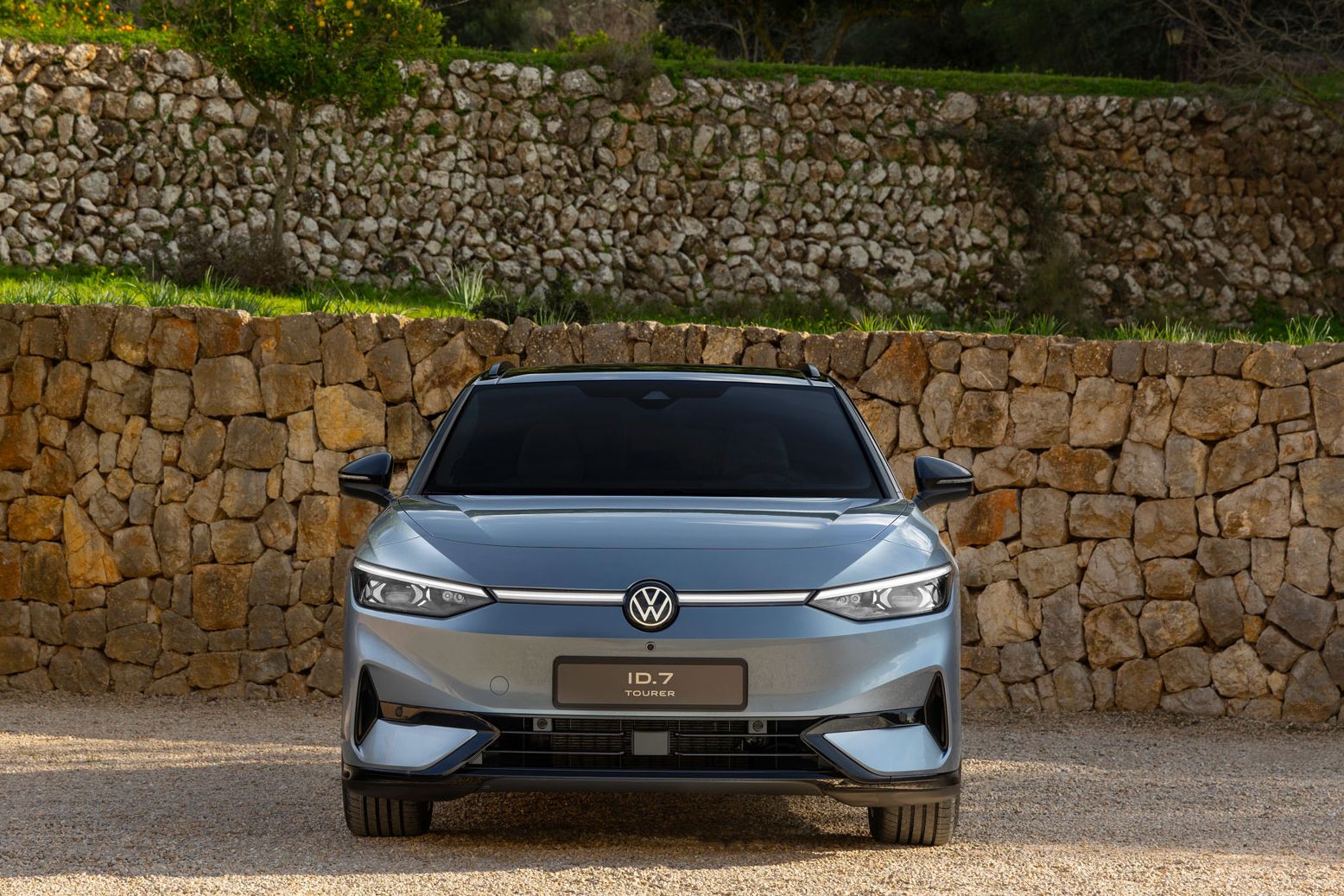Frontansicht des VW ID.7 Tourer.