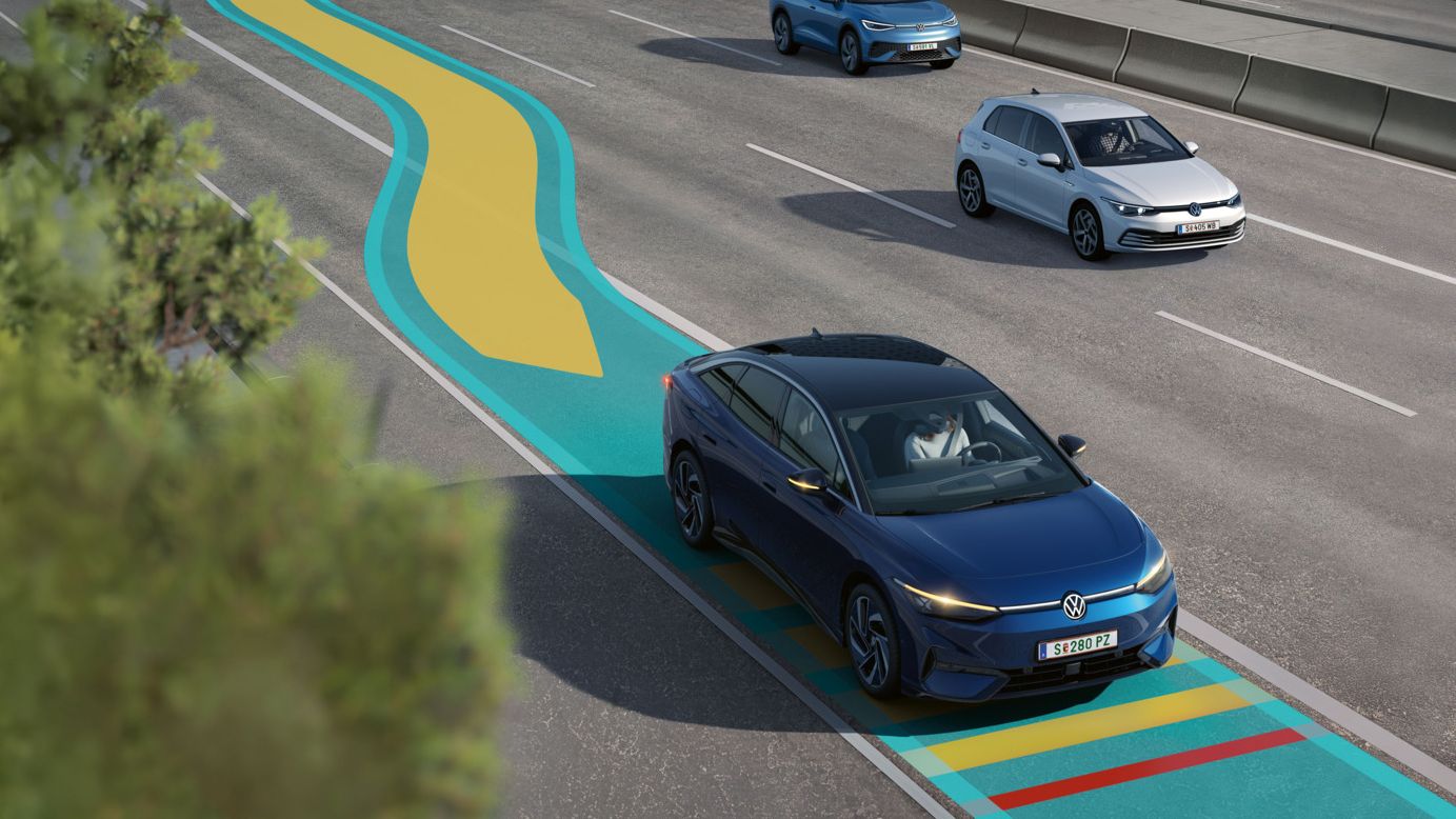 Illustration zeigt schematisch anhand eines VW ID.7 die Funktionsweise des Emergency Assist.