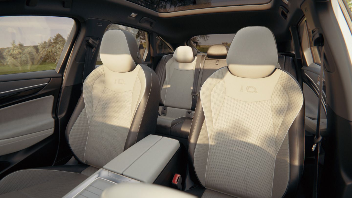 Innenraum des VW ID.7 mit weißem Interieur