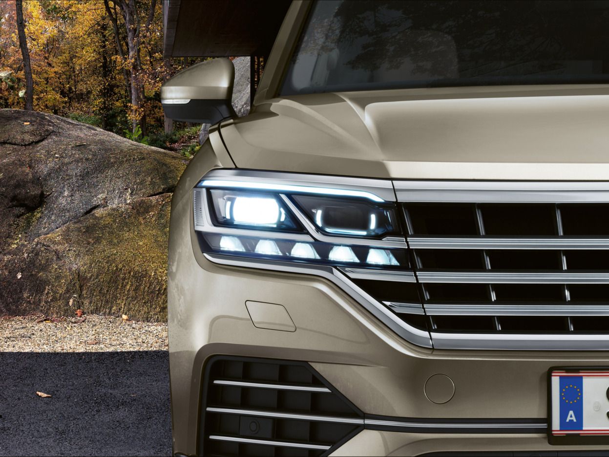 Detailansicht der LED-Scheinwerfer des VW Touareg 
