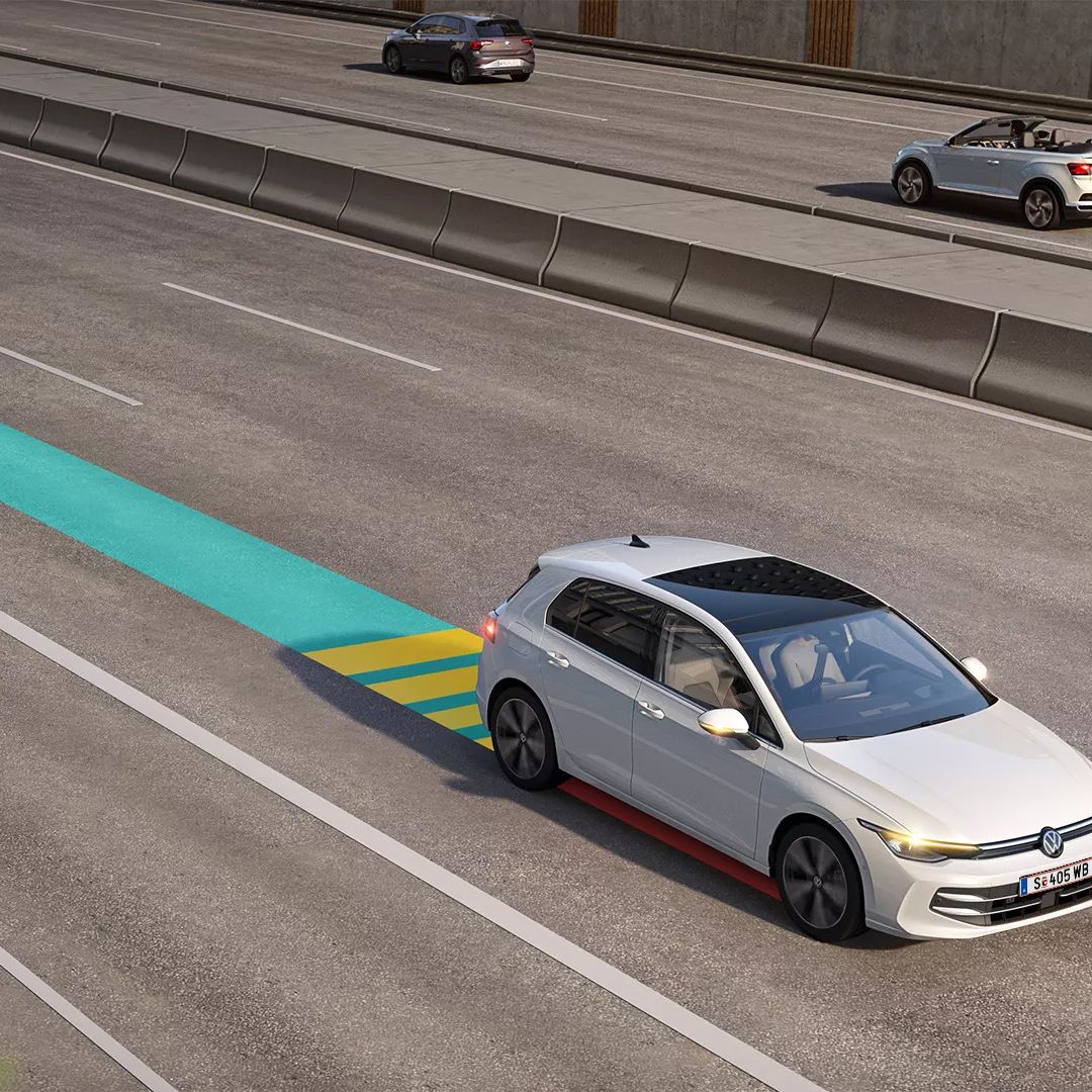 Illustration zeigt schematisch anhand eines VW Golf die Funktionsweise des Emergency Assist.